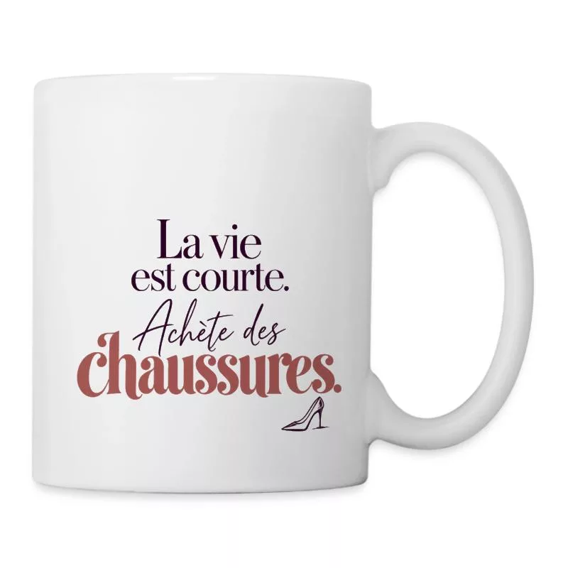 La vie est courte – Achète des chaussures sur Mug blanc