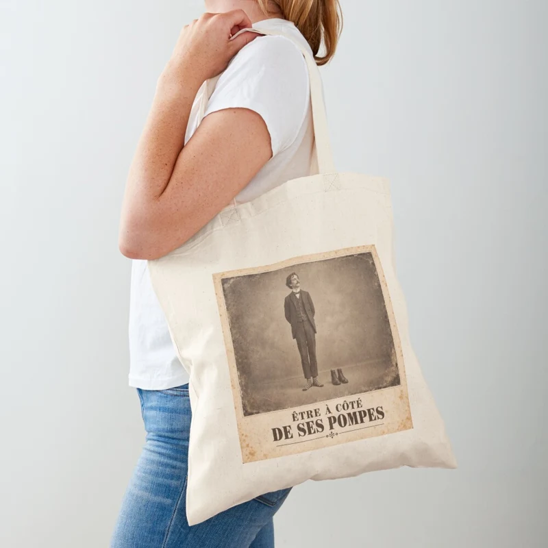 Être à côté de ses pompes — Impeccablement décalé sur Tote bag classique