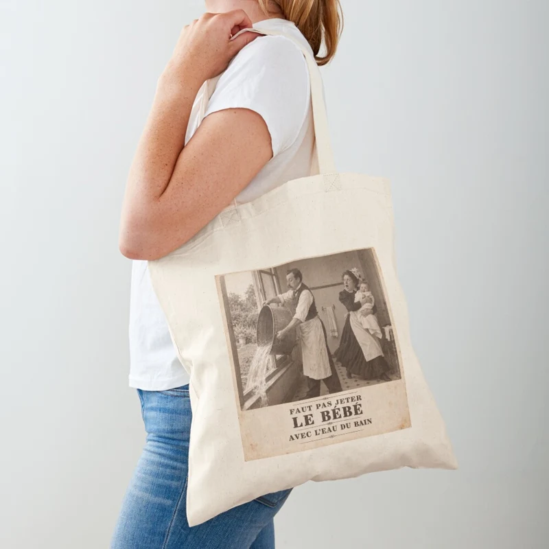 Bébé avec l’eau du bain — Sauvetage express sur Tote bag classique