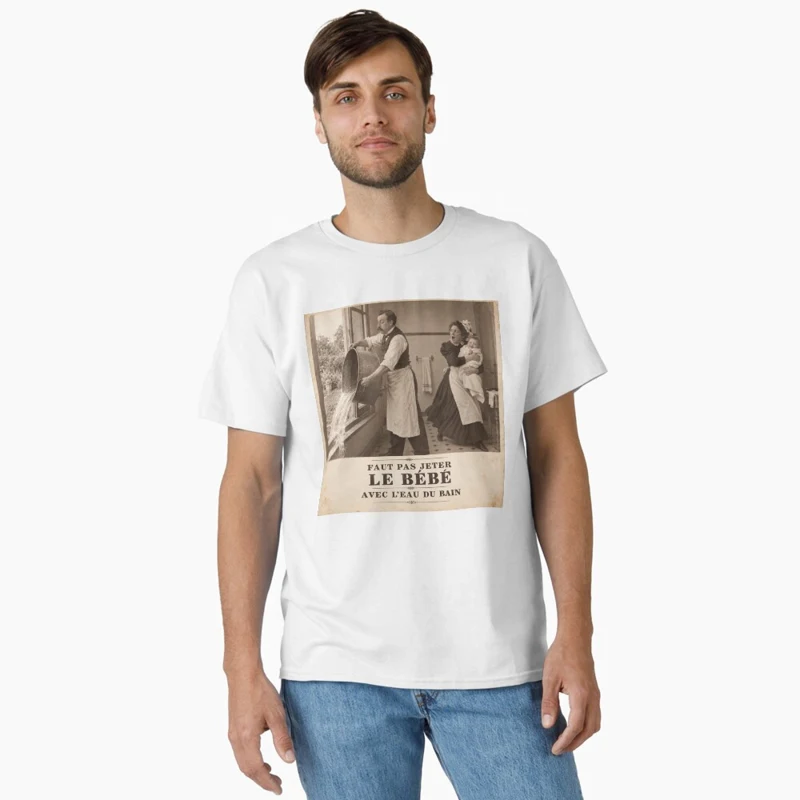 Bébé avec l’eau du bain — Sauvetage express sur T-shirt classique
