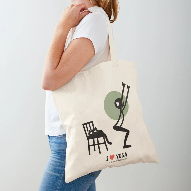 La chaise est prise par le chat sur Tote bag classique