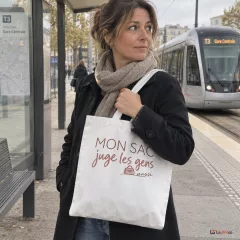 Mon sac juge les gens aussi — image publiée sur Instagram