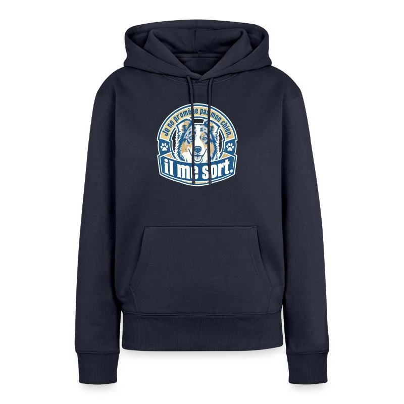 Je ne promène pas mon chien, il me sort — Écusson — Sweat à capuche Premium bio Femme, bleu marine