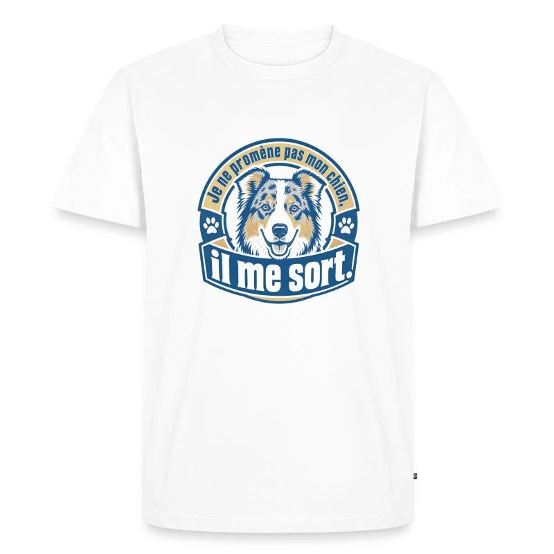 Je ne promène pas mon chien, il me sort — Écusson — T-shirt Premium bio Homme, blanc