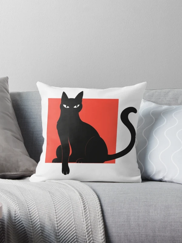 Chat noir qui sort du cadre sur Coussin