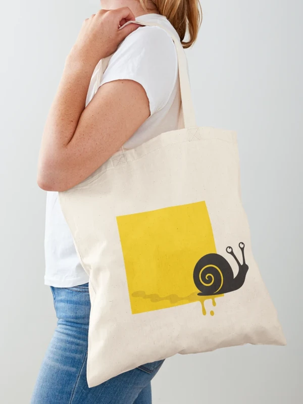 Escargot qui déborde sans se presser sur Tote bag classique