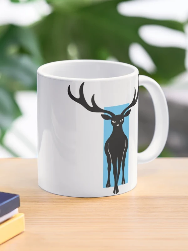 Cerf aux bois beaucoup trop larges sur Mug classique