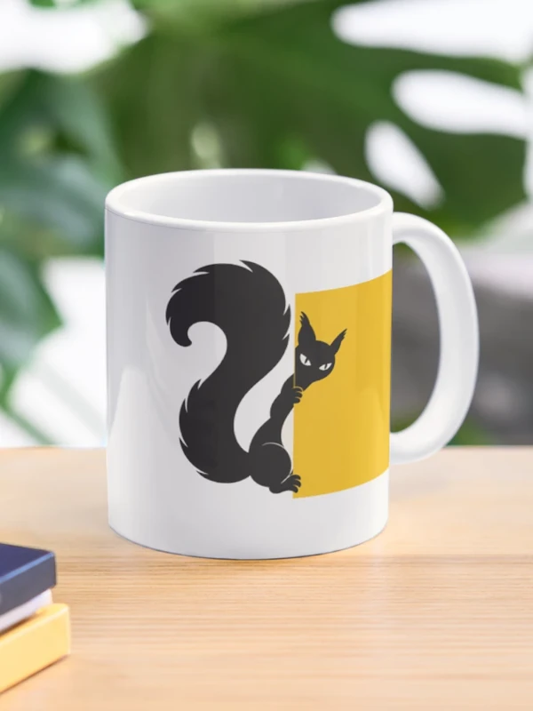 Écureuil accroché à côté du cadre sur Mug classique