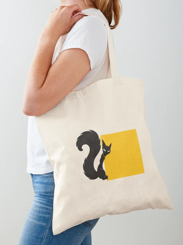 Écureuil accroché à côté du cadre sur Tote bag classique