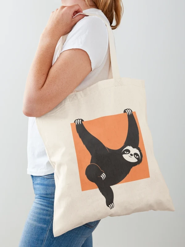 Paresseux suspendu au bord du cadre sur Tote bag classique