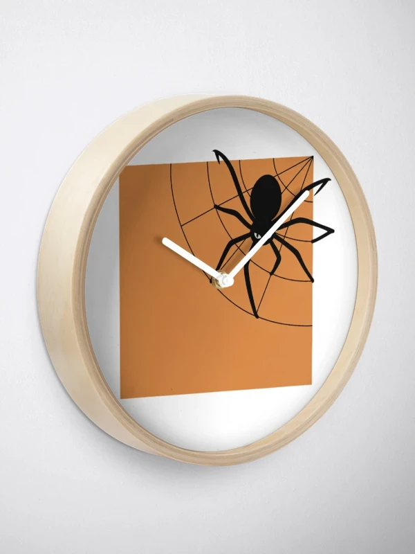 Araignée qui déborde de son petit coin sur Horloge · Bambou naturel