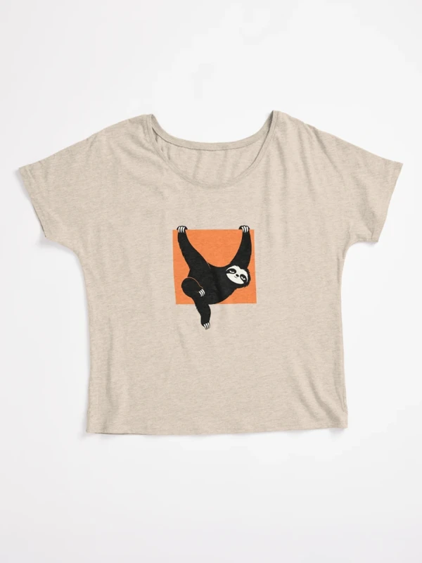 Paresseux suspendu au bord du cadre sur T-shirt coupe relax · Crème
