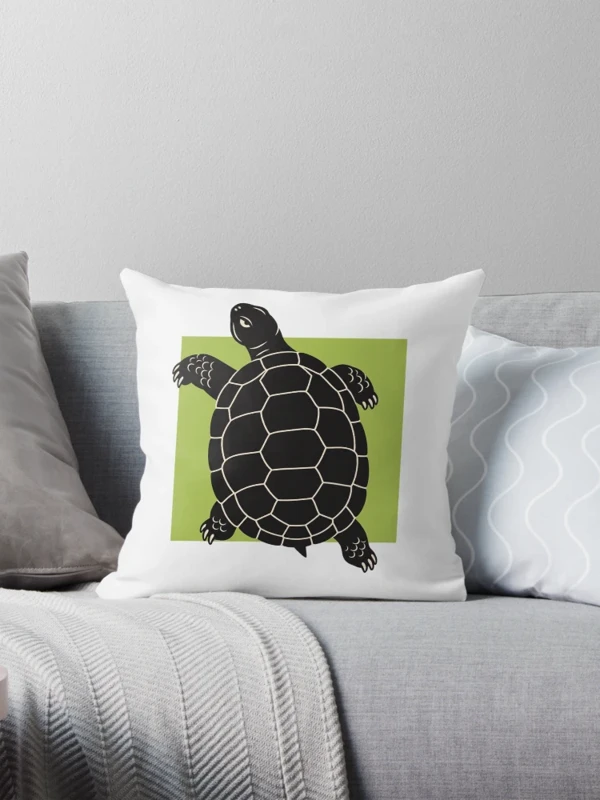 Tortue qui prend ses aises hors cadre sur Coussin