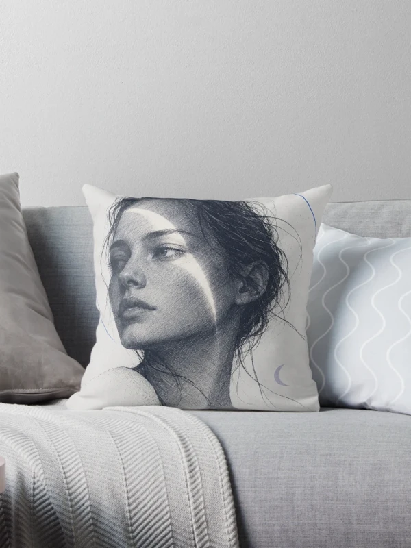 Éclipse — Portrait à l’encre et croissant de lumière sur Coussin