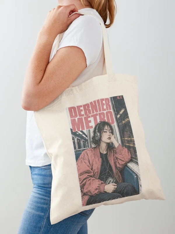 Dernier métro — Portrait au casque, nuit rétro sur Tote bag classique