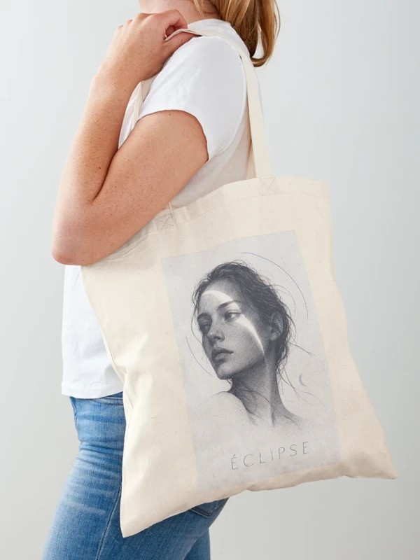 Éclipse — Portrait à l’encre et croissant de lumière sur Tote bag classique