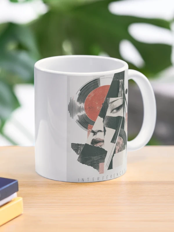 Interférences — Visage abstrait et sillons de vinyle sur Mug classique