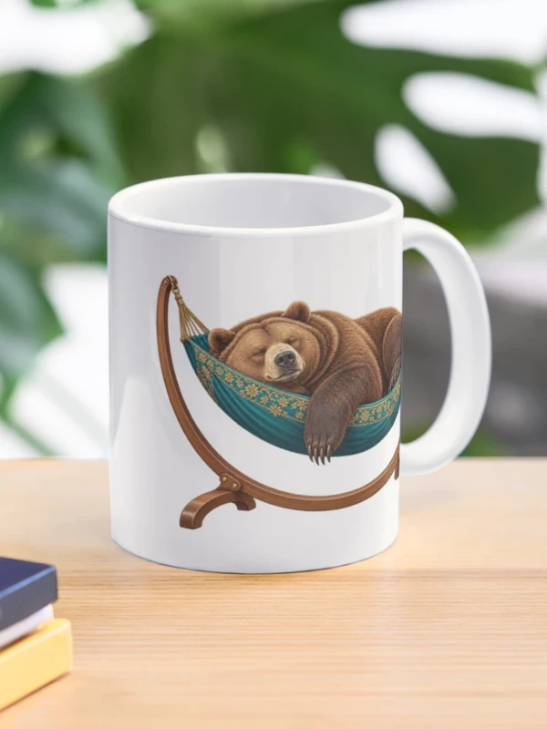 Ours endormi dans un hamac fleuri sur Mug classique