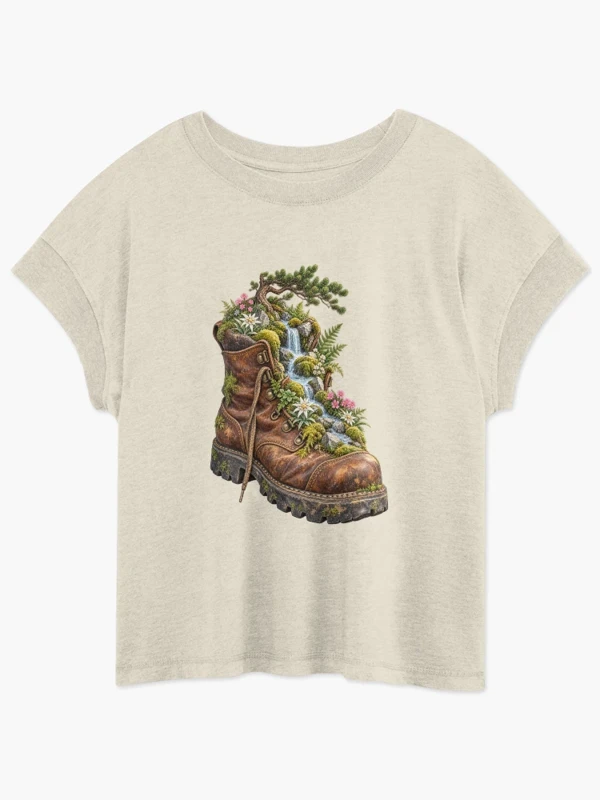 Chaussure de randonnée devenue jardin alpin sur T-shirt coupe relax · Naturel