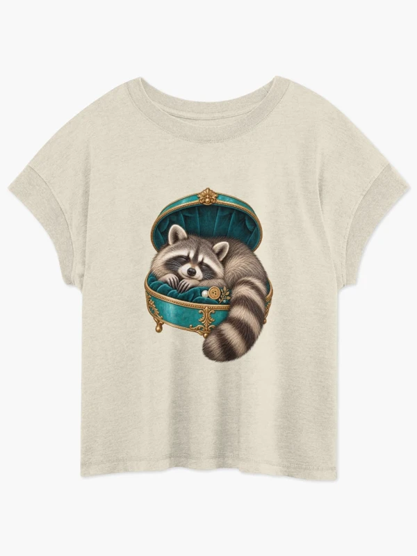 Raton laveur endormi dans un écrin précieux sur T-shirt coupe relax · Naturel