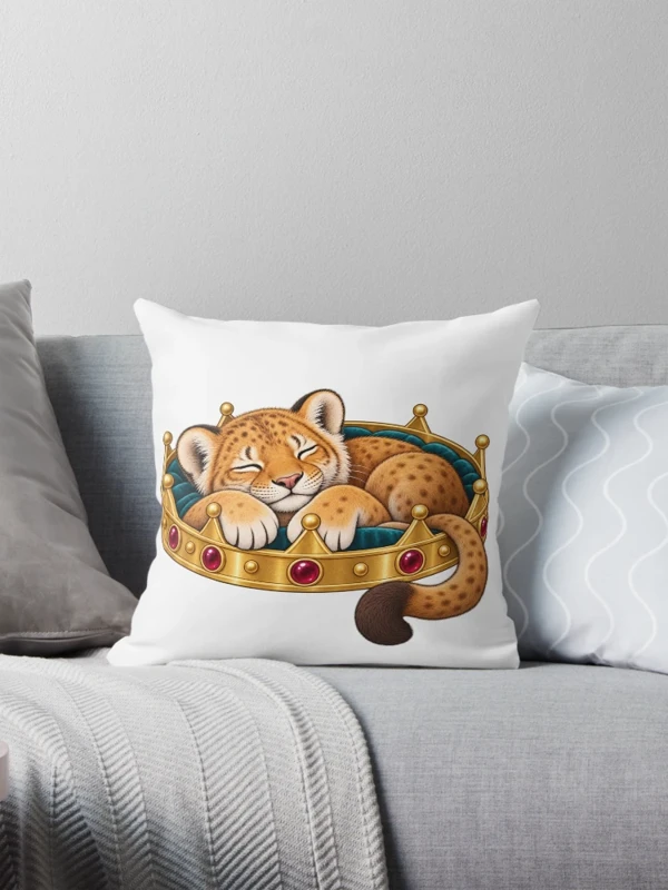 Lionceau endormi dans une couronne royale sur Coussin
