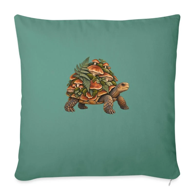Tortue des sous-bois aux champignons sur Housse de coussin décorative 45 x 45 cm · vert sapin