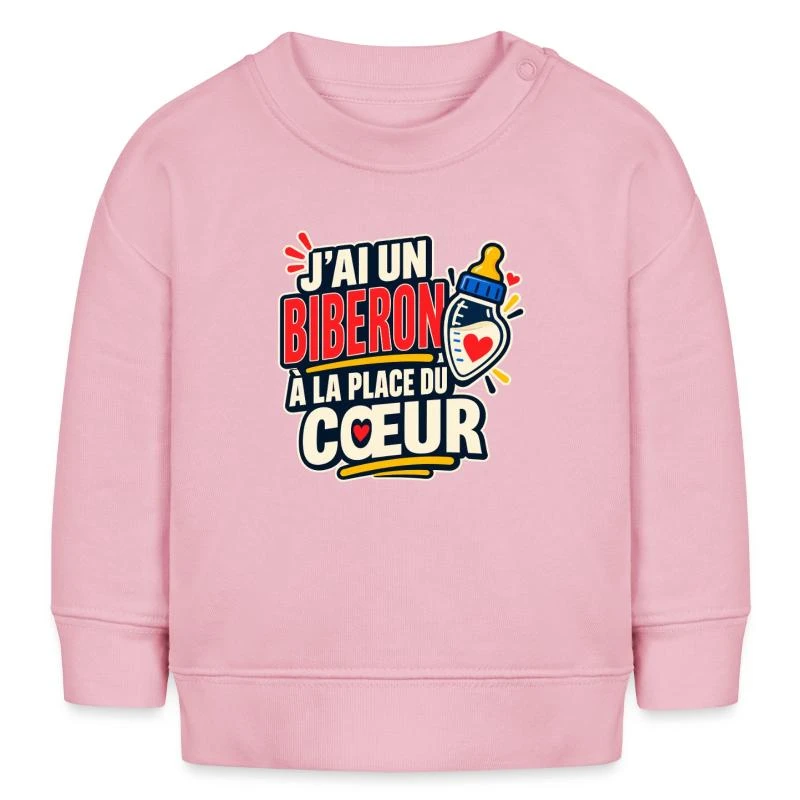 Un biberon à la place du cœur sur Sweat bébé bio Stanley/Stella · rose pâle