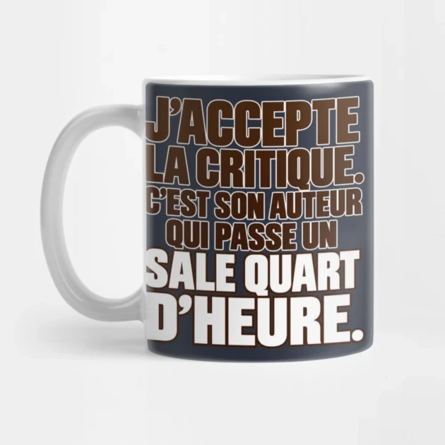 J&rsquo;accepte la critique. C&rsquo;est son auteur qui passe un sale quart d&rsquo;heure. &mdash; Mug, Motif sur fond bleu nuit
