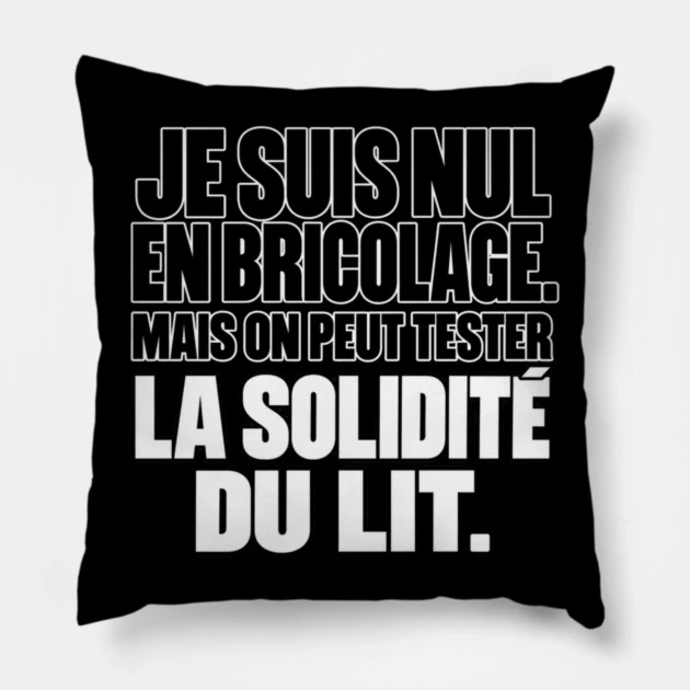 Je suis nul en bricolage. Mais on peut tester la solidit&eacute; du lit. &mdash; Coussin, Motif sur fond noir