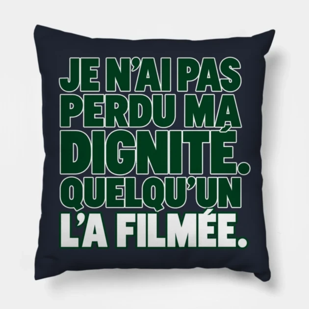 Je n’ai pas perdu ma dignité. Quelqu’un l’a filmée. — Coussin, Motif sur fond bleu nuit